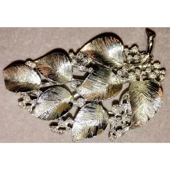 Vintage 1950s–1960s Lisner Silver-Tone Leaf & Rhinestone Brooch - Picture 1 of 2